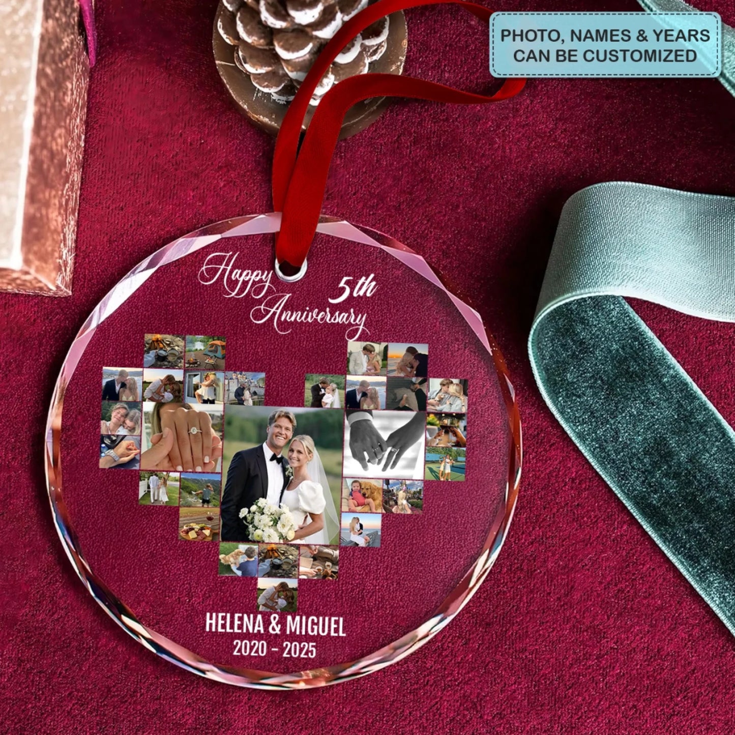 Mockup 4_1011_Photo Circle Glass Ornament_Couple3_ARND145_ADSG055
