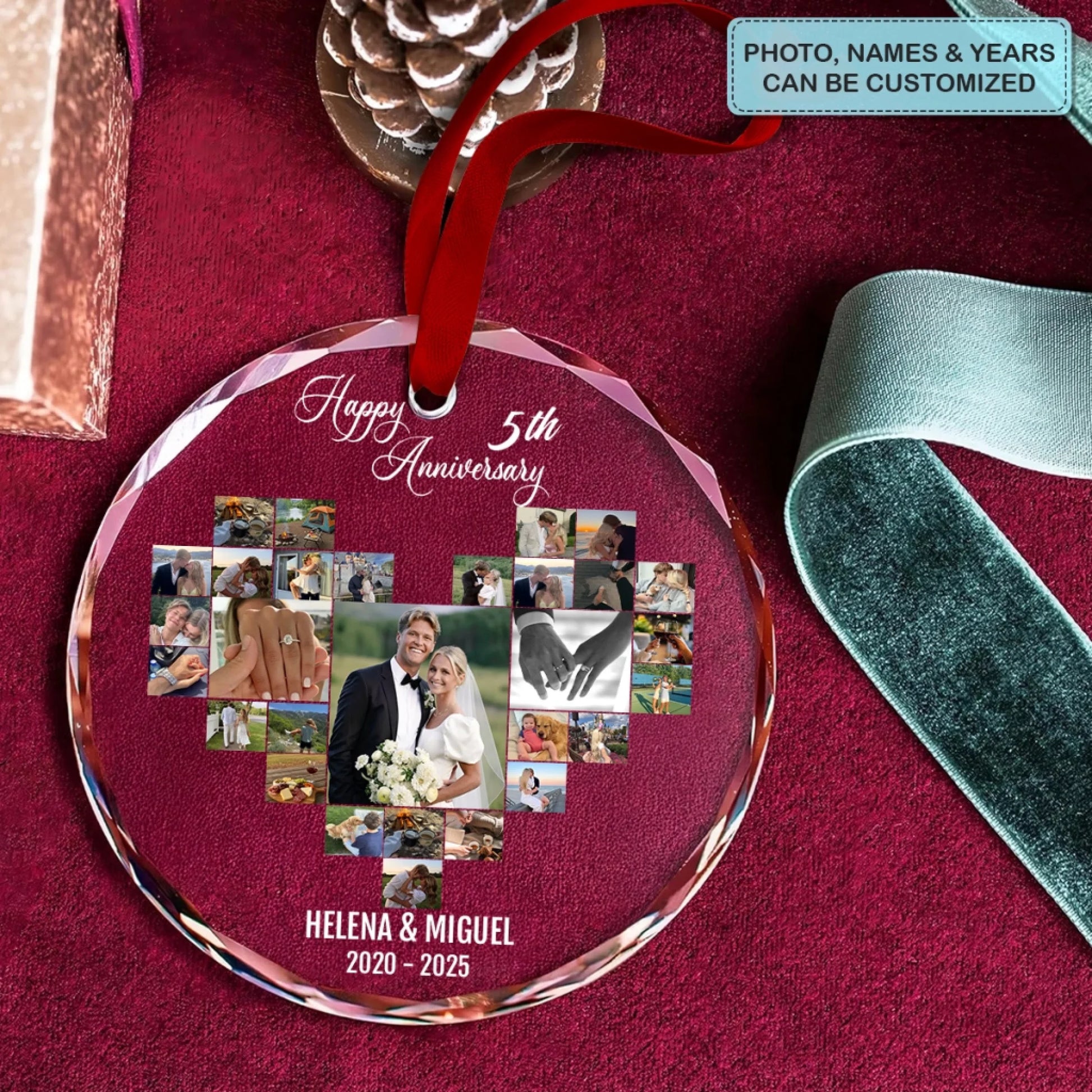 Mockup 4_1011_Photo Circle Glass Ornament_Couple3_ARND145_ADSG055