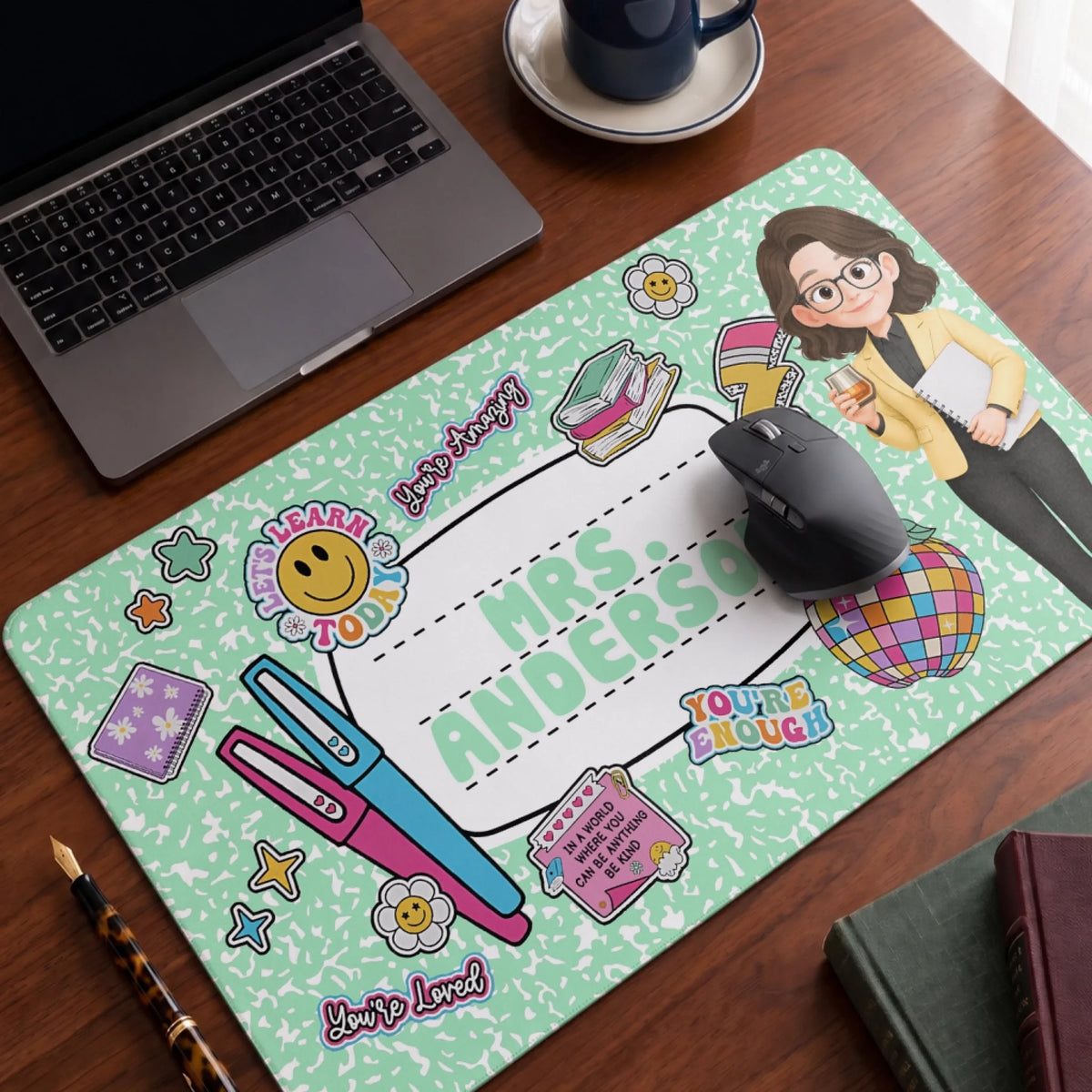 Mockup_ AOP MOUSE PAD_ADSG010_08 sửa size__3