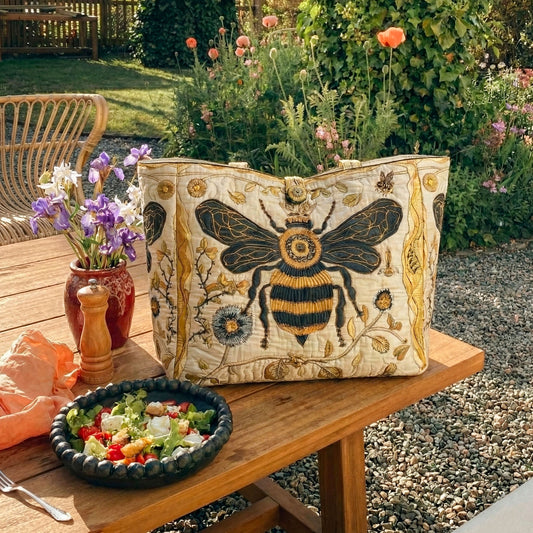 Botanical Honey Flight Quilted Classic Tote Bag SN0NT019