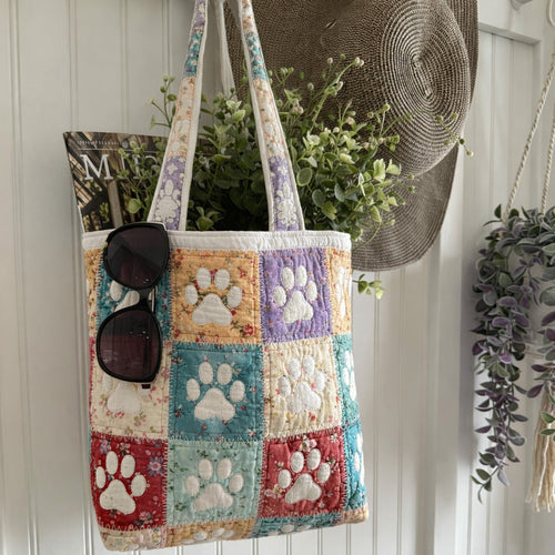 Whiskers and Warmth Quilted Zipper Tote Bag SN0PT009