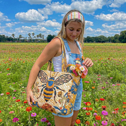 Wildflower Queen Bee Quilted Classic Tote Bag SN0NT022